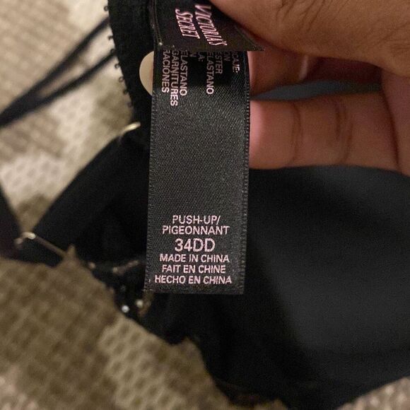 Victoria’s Secret push-up bra size 34DD - Picture 7 of 9